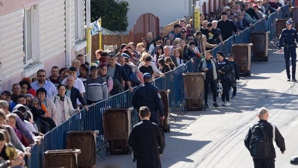 Peste 25.000 de credincioşi, &icirc;n primele două zile ale Pelerinajului de Sf&acirc;nta Parascheva! 35 de persoane au avut nevoie de intervenţie medicală