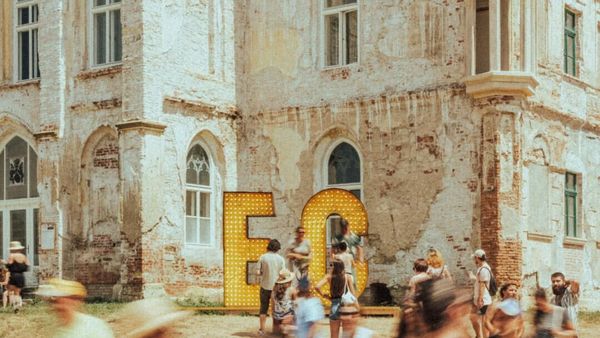 Ce &icirc;nseamnă Black Ticket la Electric Castle 2025 și de ce costă p&acirc;nă la 5 000 de euro