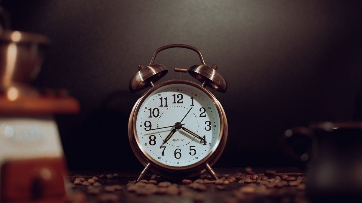 Când se schimbă ora în octombrie 2024? 