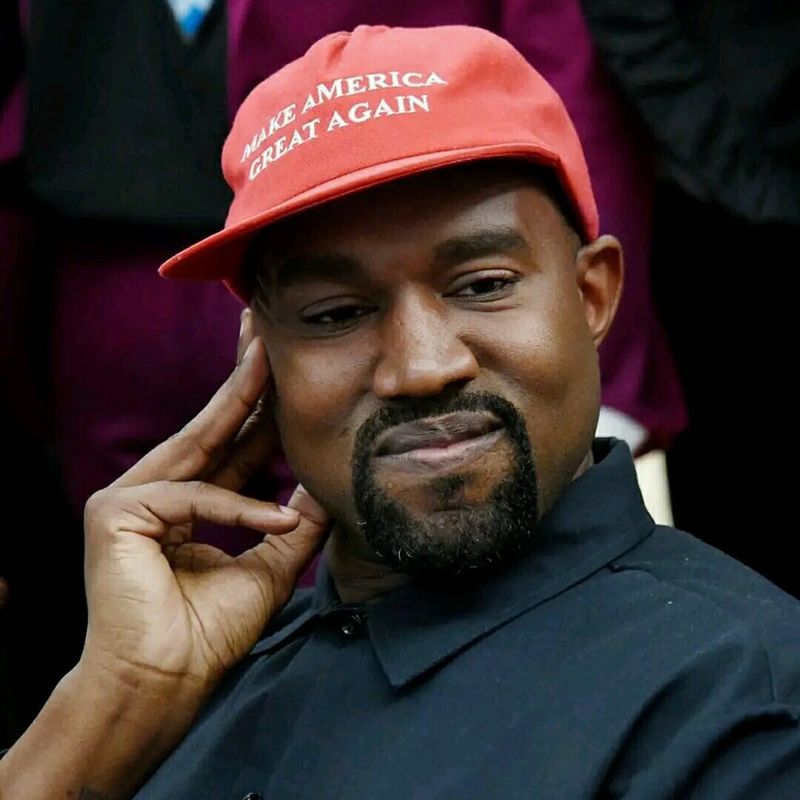 Fosta asistentă a lui Kanye West îl acuză de comportament abuziv și hărțuire sexuală