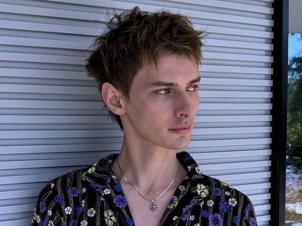 El este t&acirc;nărul manechin, lansat de Cătălin Botezatu, care acuză că ar fi fost desfigurat la Bucharest Fashion Week: &bdquo;Mă aflu sub &icirc;ngrijire medicală&rdquo;