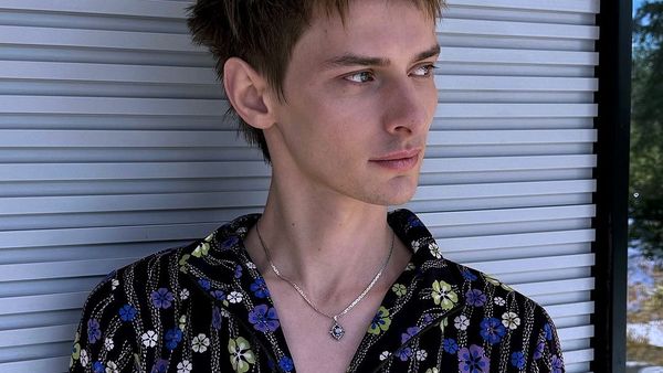 El este tânărul manechin, lansat de Cătălin Botezatu, care acuză că ar fi fost desfigurat la Bucharest Fashion Week: „Mă aflu sub îngrijire medicală”