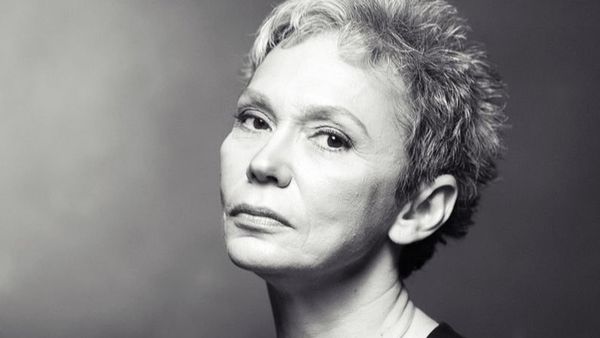 Cum a criticat-o Oana Pellea pe Alina Ceușan după ce s-a fotografiat cu picioarele pe balustrada de la Teatrul Odeon: &rdquo;Dizgrațios, nesimțită postare&rdquo;