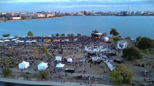 West Side Hallo Fest &icirc;ncepe m&acirc;ine, 25 octombrie: Dovleacul-vedetă al evenimentului a ajuns deja pe Insula Lacul Morii