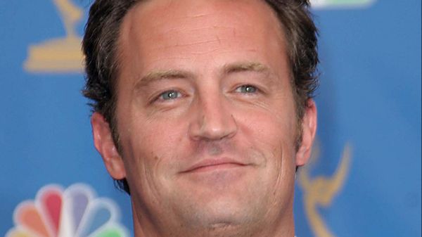 Familia lui Matthew Perry rupe tăcerea la un an de la moartea starului din Friends: &rdquo;Lucrăm &icirc;n fiecare zi la ceva care era important pentru el&rdquo;