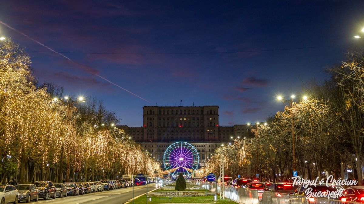 Anul acesta, turiștii și bucureștenii pot face plimbări cu autocarul lui Moș Crăciun 