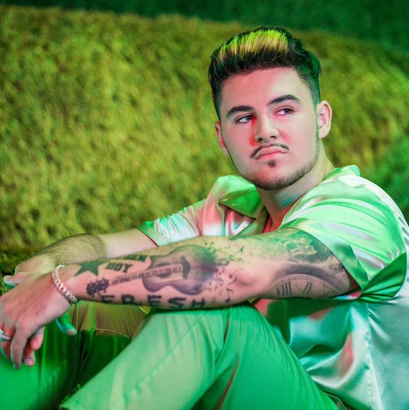 Un internaut l-a provocat pe Mario Fresh, iar artistul i-a răspuns pe măsură