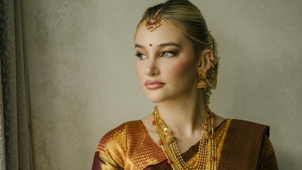 Andra Medintu, românca din Arad căsătorită cu un milionar din India, și-a arătat opulența. Cum a impresionat la întoarcerea în România
