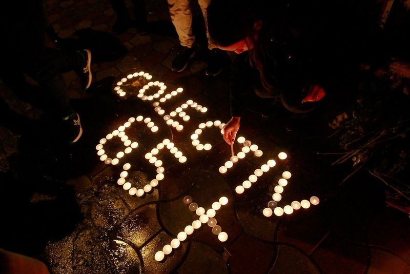 65 de persoane au murit după incendiul de la Colectiv