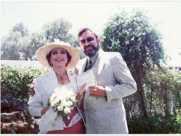 Imaginea postată de Corina Chiriac din ziua căsătoriei cu regretatul Virgil Anastasiu: &bdquo;Viața are umorul ei: o bucureşteancă se mărită la Las Vegas cu un constănțean!&rdquo;