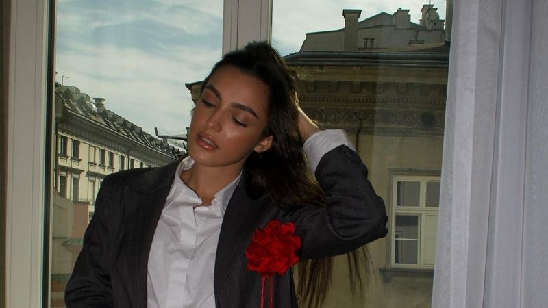 Alexia Eram l-a &icirc;nlocuit deja pe Mario Fresh! T&acirc;năra a fost surprinsă &icirc;n brațele noului iubit