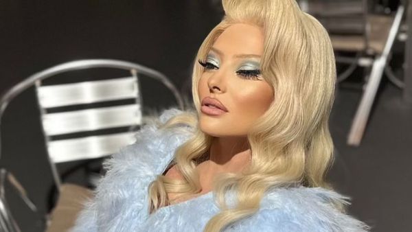 Delia s-a descălțat și și-a arătat tălpile după un drum de 30 de km prin munți! Artista și-a cerut scuze pentru momentul jenant