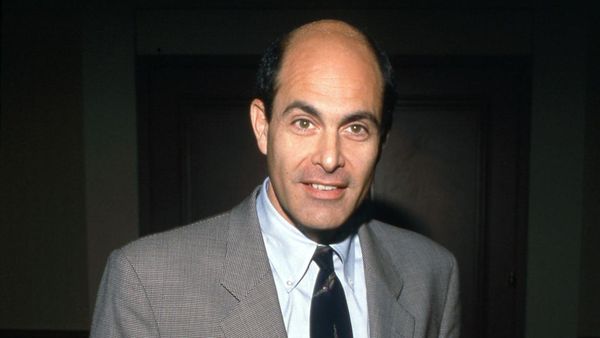 Alan Rachins, starul din „L.A. Law” și „Dharma & Greg”, a murit la 82 de ani: ”A fost un actor fabulos”