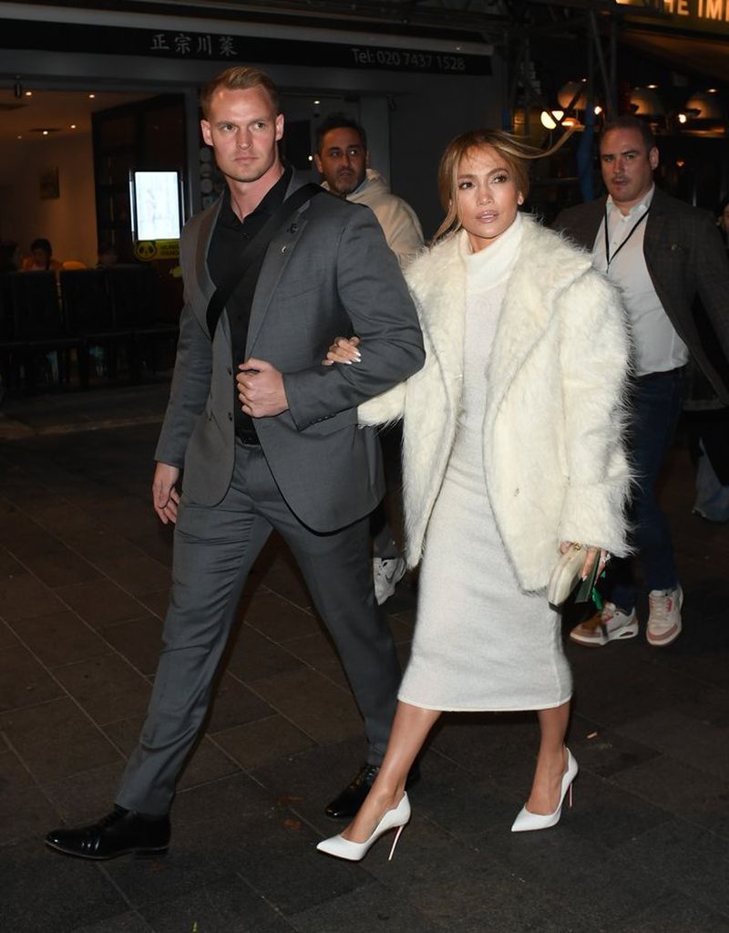 Jennifer Lopez surprinsă la brațul noului ei bodyguard