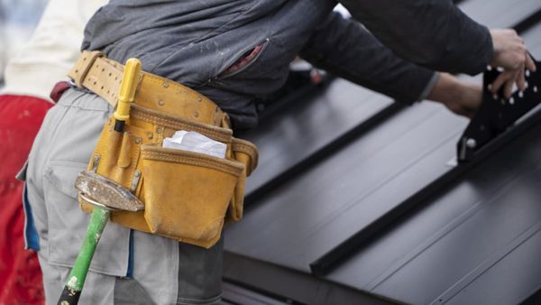 Montajul tablei cutate: avantaje, costuri și cum să alegi echipa de specialiști