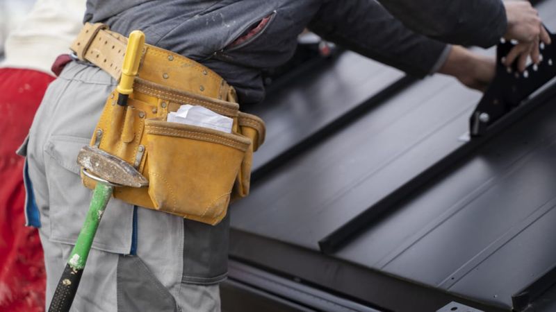 Montajul tablei cutate: avantaje, costuri și cum să alegi echipa de specialiști