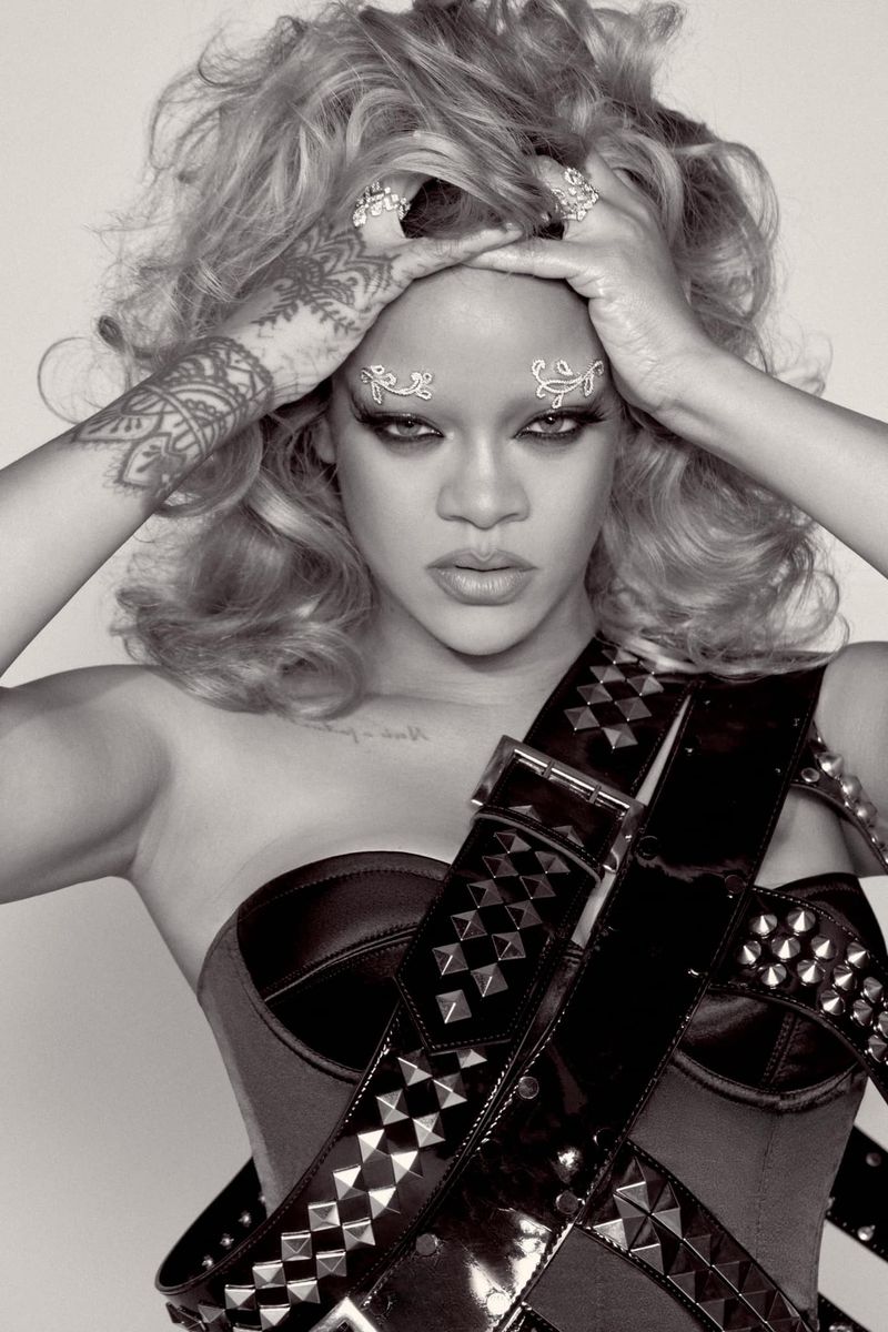 Rihanna lasă fanii în suspans