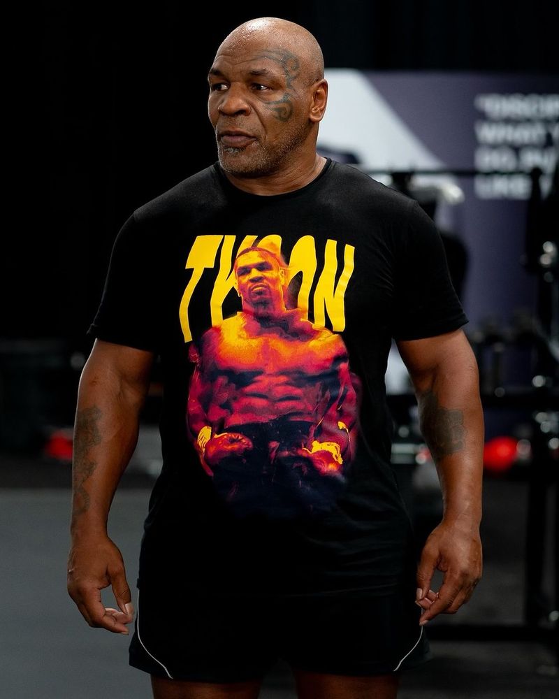 Mike Tyson l-a lovit pe Jake Paul