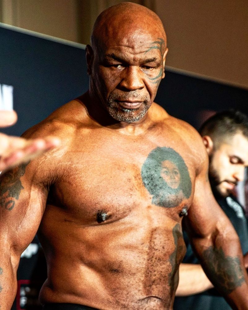 Mike Tyson revine în ringul de box 