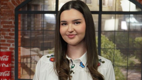 Ea este fiica artistului de muzică populară Igor Cuciuc care și-a pierdut viața la doar 17 ani, după Balul Bobocilor