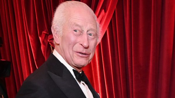 Regele Charles pierde bătălia cu cancerul? De ce ar fi fost machiat excesiv monarhul la evenimentul care a marcat aniversarea sa