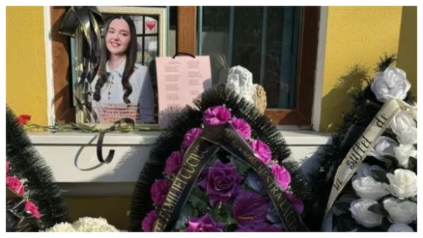 VIDEO sf&acirc;șietor! Sute de oameni au umplut Cimitirul Central, acolo unde este &icirc;nmorm&acirc;ntată Andreea Cuciuc