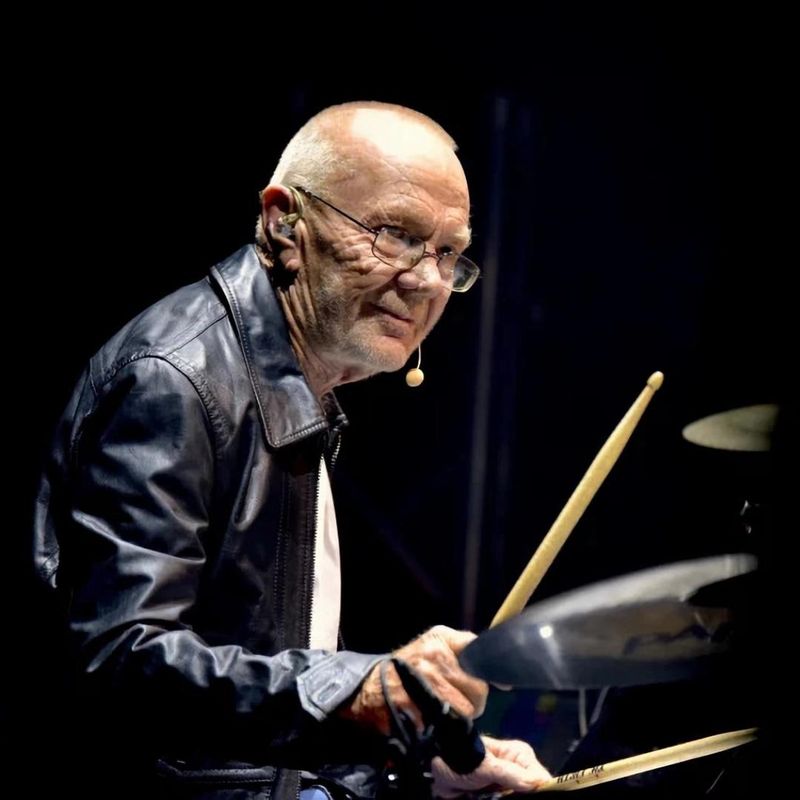  Colin Petersen a murit