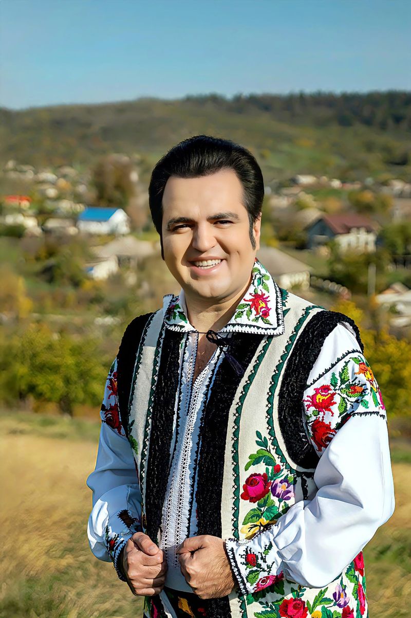 Igor Cuciuc, îngenuncheat de durere la căpătaiul fiicei lui. 