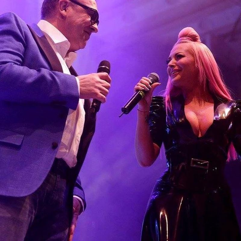 Nașii de cununie Delia și Răzvan Munteanu îi aduc un ultim omagiu lui Gabriel Cotabiță