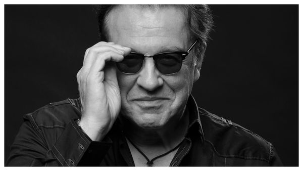 Imagini sfâșietoare de la înmormântarea lui Gabriel Cotabiță! Prieteni și colegi de breaslă își iau rămas bun de la marele artist