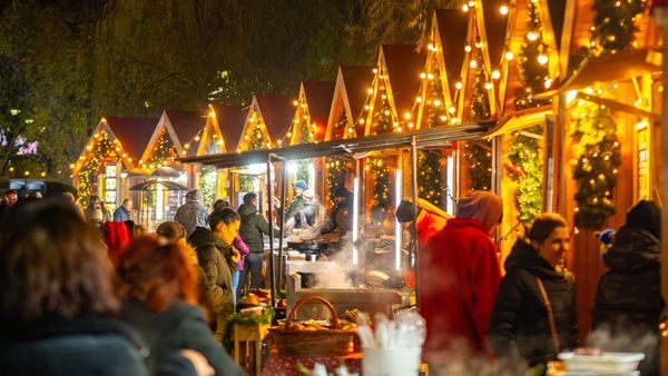 West Side Christmas Market se deschide joi, 28 noiembrie 2024! Ce concerte vor avea loc săptăm&acirc;na aceasta?