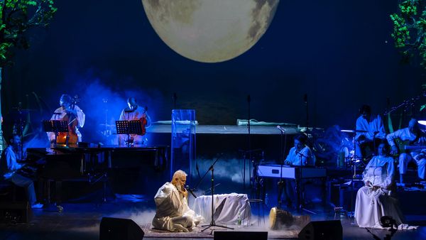 Damian Drăghici a magnetizat sala sold-out a Operei Române cu lansarea albumului introspectiv „Meditații românești”