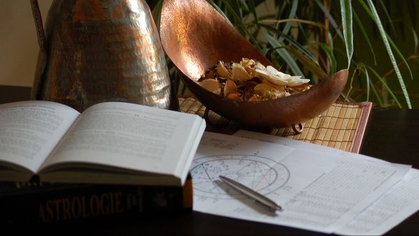 Horoscop săptăm&acirc;nal 2 - 8 decembrie 2024: Nativii Leu răscolesc amintiri din trec. Gemenii au parte de &icirc;nt&acirc;lniri neașteptate și informații controversate