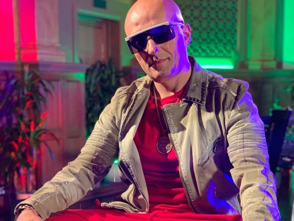 Mesajul lui Costi Ioniță pentru toți artiștii care au mers la vot: "Lăsați, mă, dezbinările astea că p&acirc;nă la urmă toți o să trăim pe același păm&acirc;nt, nu avem unde să plecăm &icirc;n altă parte&rdquo;