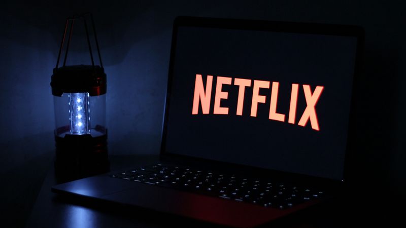 Lista filmelor și serialelor care se lansează pe Netflix &icirc;n decembrie 2024