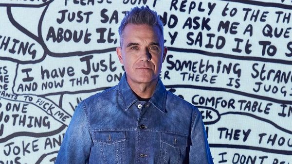 Robbie Williams, despre ascensiunea &icirc;n carieră, căderea dramatică și revenirea incredibilă pe scenă: &bdquo;La 21 de ani eram alcoolic, dependent de substanțe interzise și datoram 300.000 de lire sterline&rdquo;