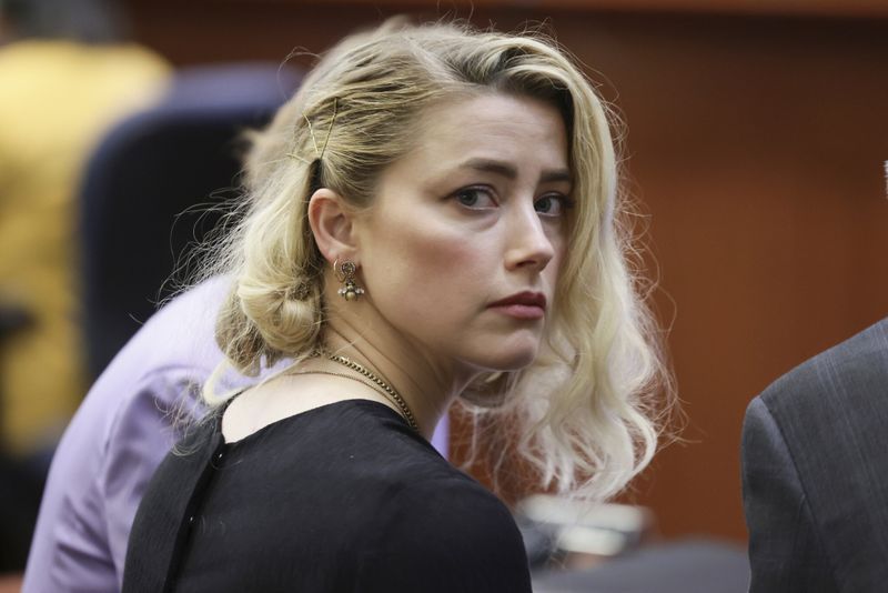 După un an tumultuos, Amber Heard își reface viața
