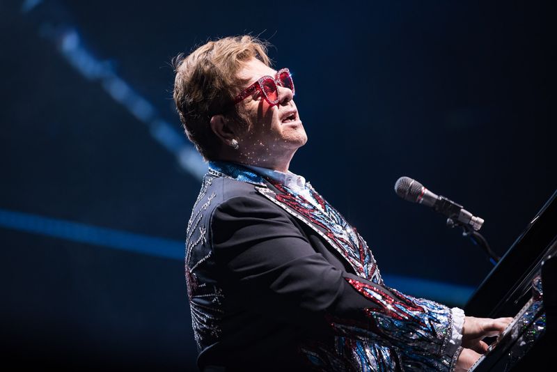 Elton John, victima unui incident șocant pe scenă
