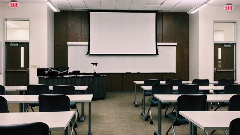 C&acirc;nd vor &icirc;ncepe elevii și studenții școala &icirc;n 2025?