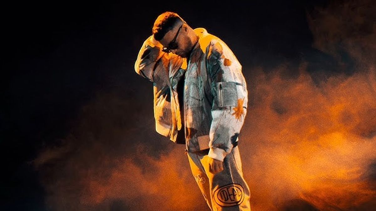 SHIFT - O M&acirc;nă Sus