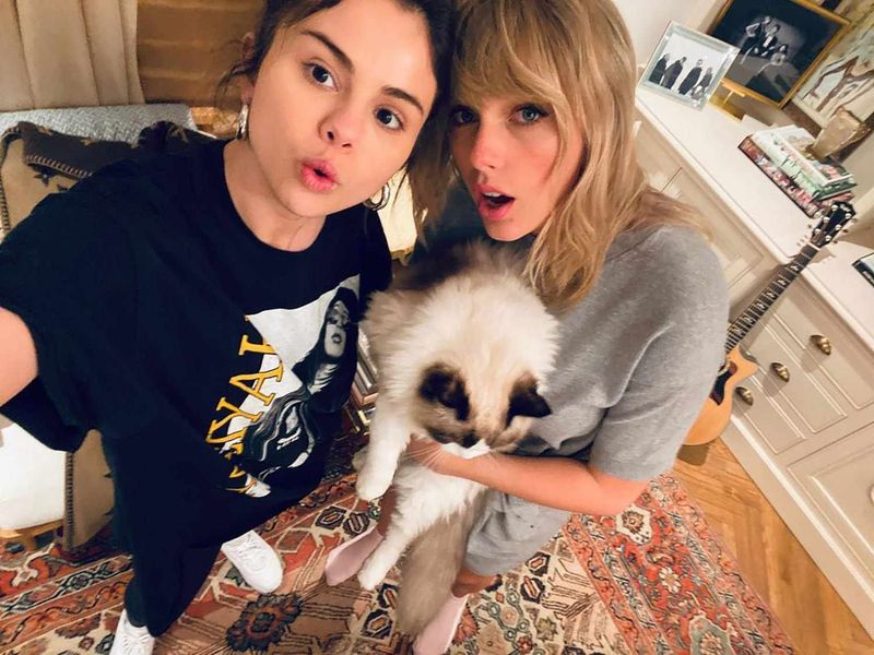 Taylor Swift, ”fetița cu florile” la nunta Selenei Gomez cu Benny Blanco 