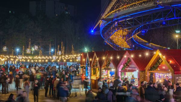 Programul West Side Christmas Market 2024 se prelungește! Până când poate fi vizitat Târgul de Crăciun din Parcul Drumul Taberei?