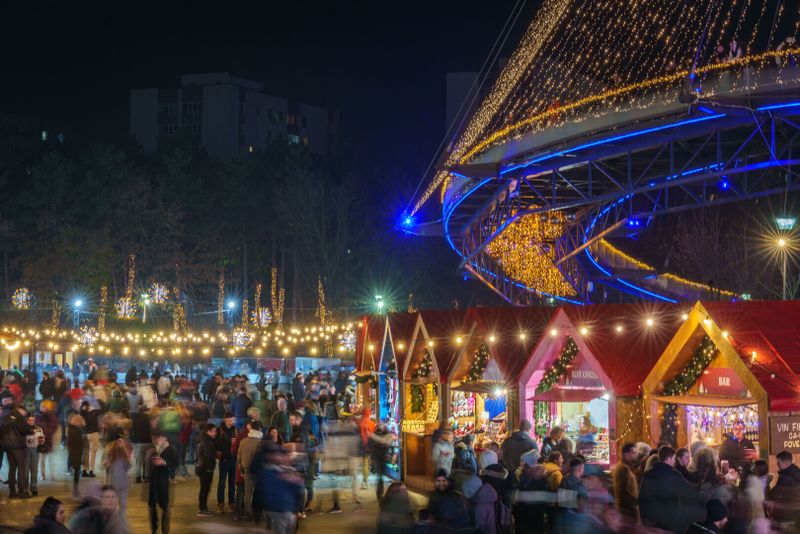 West Side Christmas Market rămâne deschis până după Crăciun 