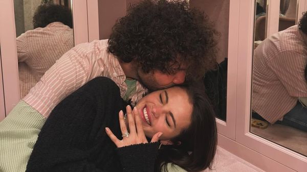 Motivul pentru care Selena Gomez ar fi am&acirc;nat momentul anunțării logodnei cu Benny Blanco. Totul are legatură cu Justin Bieber