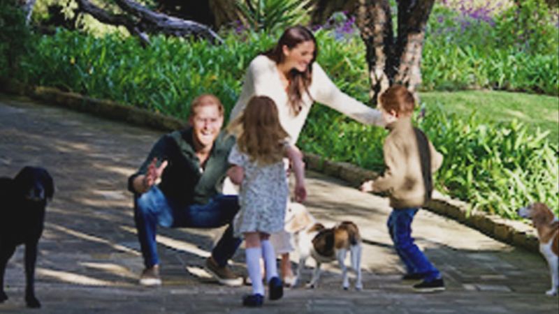 Prințul Harry și Meghan Markle fac aceeași greșeală ca și Kate Middleton &icirc;n legatura cu felicitarea de Crăciun: "Este fake!"