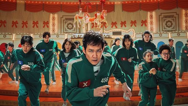 Gardienii din ”Squid Game” cuceresc Bucureștiul! Înainte de lansarea sezonului 2, aceștia își vor face apariția prin mai multe zone ale Capitalei