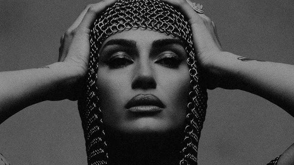 Alina Eremia a lansat piesa "De ce"