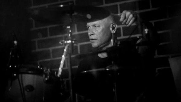 A murit Valentin Petricenco, fostul toboşar al trupei Proconsul: "Vălică al nostru a plecat și el, prea devreme"