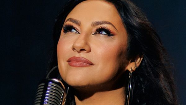 Andra, copleșită de emoții în ziua de Crăciun! Artista, surprinsă plângând de soțul ei, Cătălin Măruță: ”E genul de om care pune suflet în tot ce face”