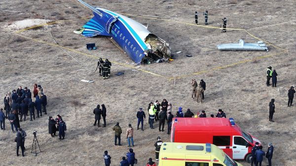 Mesajul cutremurător al pilotului &icirc;nainte ca avionul prăbușit &icirc;n Kazahstan să dispară de pe radar